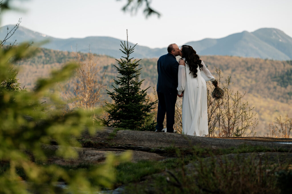 A couple kisses at Scotts Cobble Weddings. 